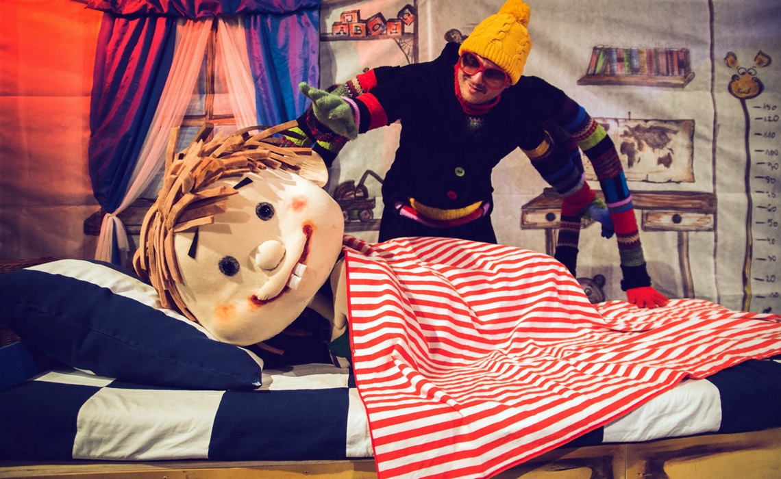 Uczniowie klas I – III na przedstawieniu w MOK w Lesznie