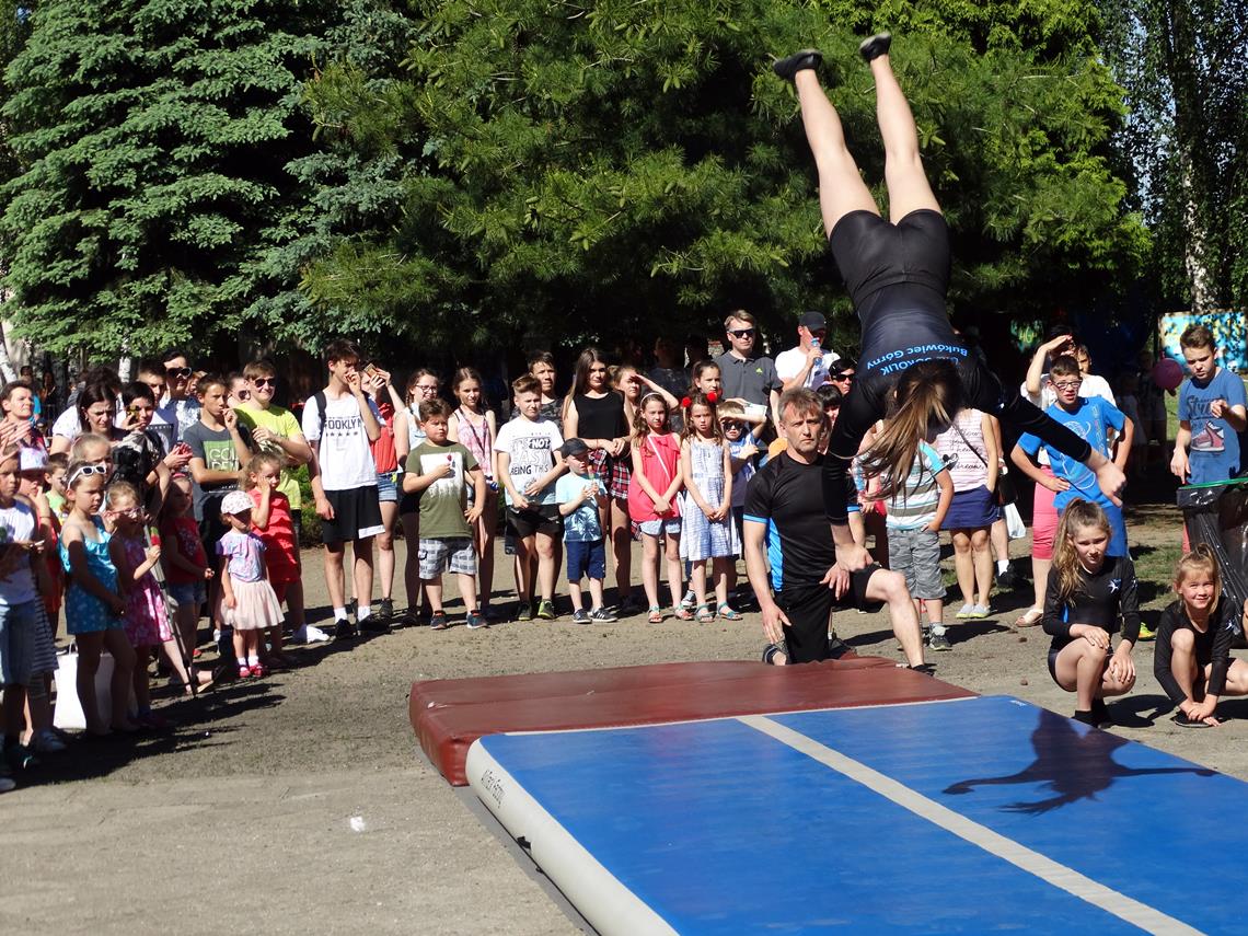 Sekcja gimnastyczna UKS Sokolik na występach