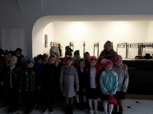 Klasy I i II na kolejnym przedstawieniu w Lesznie_13